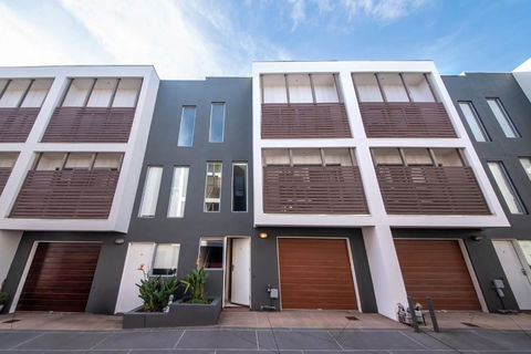 Page Seven By Property Mums - Mackay Tourism 3