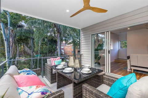 Park Avenue Townhouse Retreat Brisbane Sleeps 10 - Mackay Tourism 2