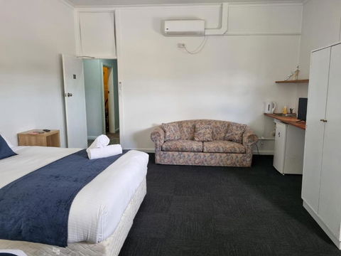 Parkes Hotel - Mackay Tourism 2