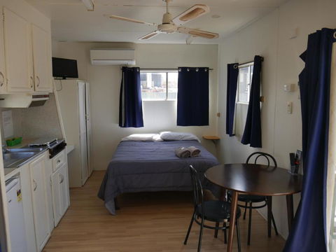 Parkes Country Cabins - Mackay Tourism 0