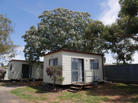 Parkes Country Cabins - Mackay Tourism 3