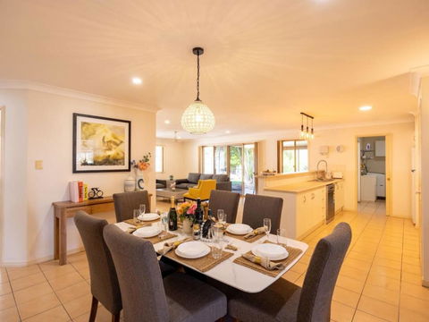 Peaceful 4B2B Sweet Home W Backyard At Springfield - Mackay Tourism 0
