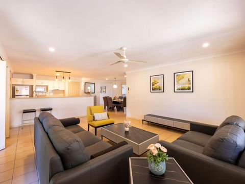 Peaceful 4B2B Sweet Home W Backyard At Springfield - Mackay Tourism 1