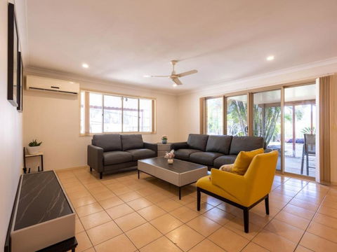 Peaceful 4B2B Sweet Home W Backyard At Springfield - Mackay Tourism 3