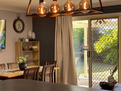 Peaceful Brand New Holiday House In North Lakes - Mackay Tourism 3