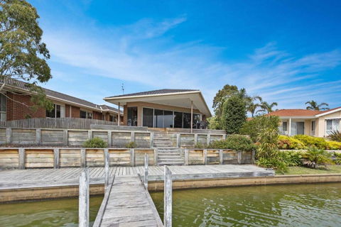 Pelican Brief - Mackay Tourism 0