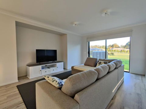 Pelican Cliff - Mackay Tourism 1