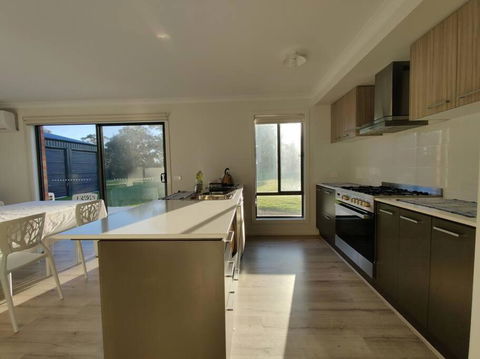 Pelican Cliff - Mackay Tourism 2