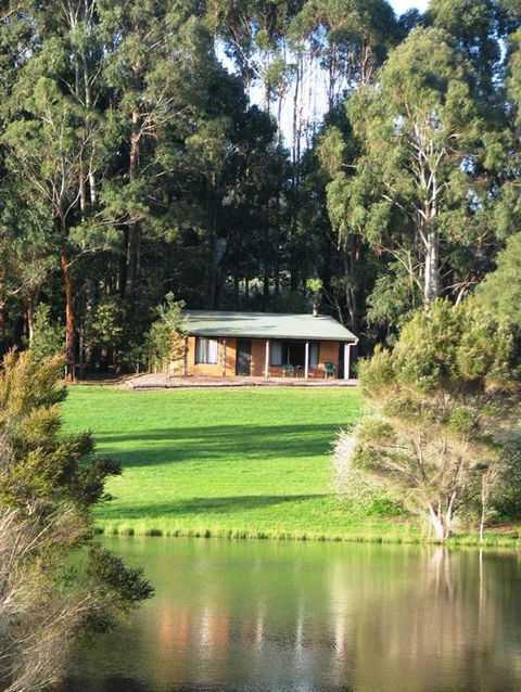 Pemberton Lake View Chalets - Mackay Tourism 2