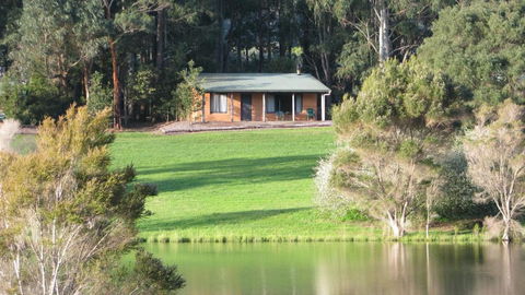 Pemberton Lake View Chalets - Mackay Tourism 1