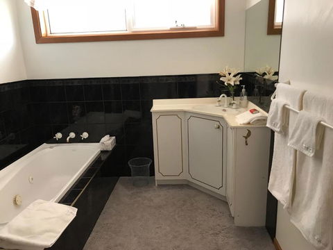 Penguin Seaside Homestay - Mackay Tourism 3