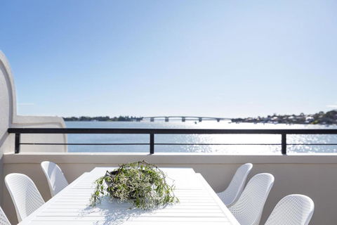 Panoramic Water View Apartment - Mackay Tourism 0