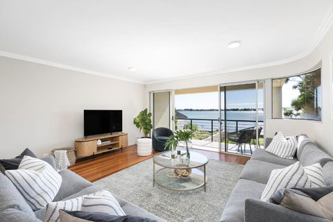 Panoramic Water View Apartment - Mackay Tourism 2