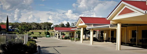 Pittsworth Motor Inn - Mackay Tourism 0