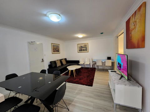 PERTH CBD APARTMENTS - Mackay Tourism 0
