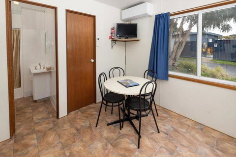 Pet Friendly On The Great Ocean Road - Mackay Tourism 3