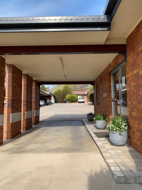 Peter Allen Motor Inn - Mackay Tourism 1
