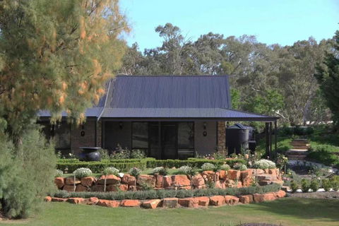 Petit Verdot Cottage - A Vineyard Retreat In Barossa Valley - Mackay Tourism 0