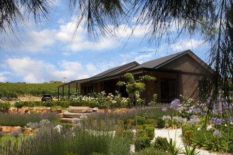 Petit Verdot Cottage - A Vineyard Retreat In Barossa Valley - Mackay Tourism 1