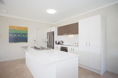 Petrie Beach Holiday Home - Mackay Tourism 3