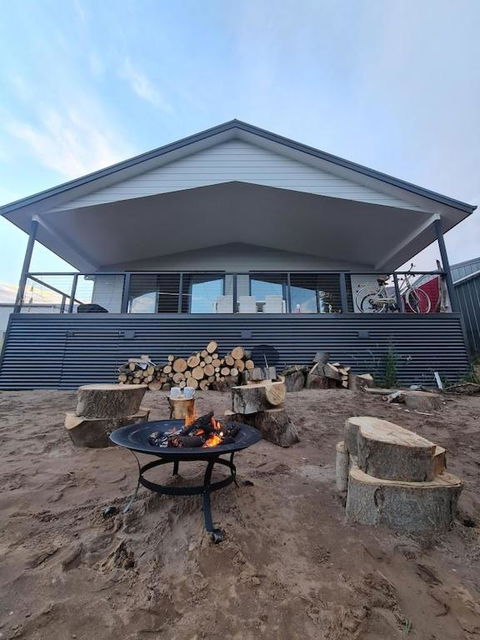 PIECE OF PARADISE, Huge 4 Bedroom Haven - Mackay Tourism 1
