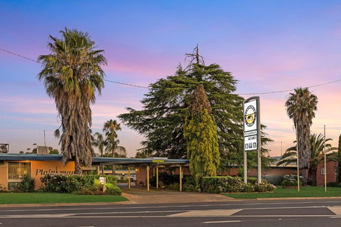 Plainsman Motel - Mackay Tourism 1