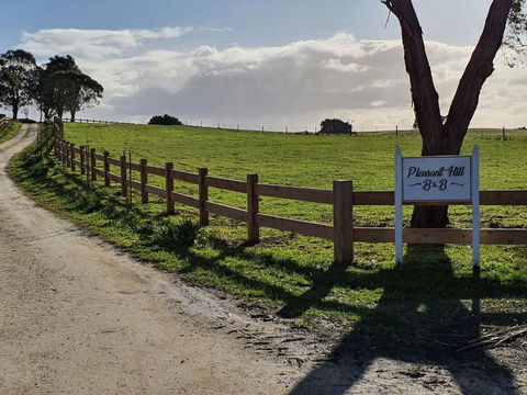 Pleasant Hill BnB - Mackay Tourism 1