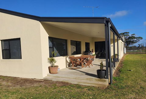 Pleasant Hill BnB - Mackay Tourism 0
