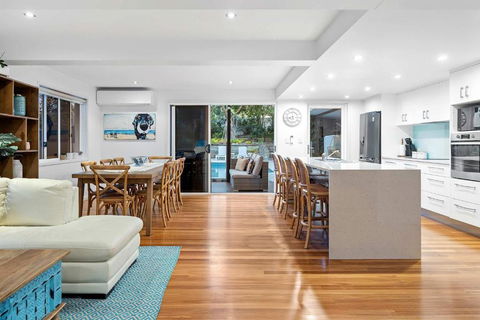 Pool Side Luxury Pet Friendly - Walk To The Beach - Mackay Tourism 2