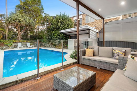 Pool Side Luxury Pet Friendly - Walk To The Beach - Mackay Tourism 0