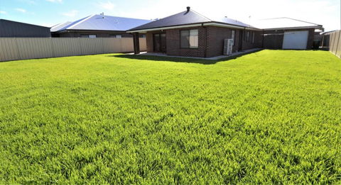 Popular Luxury Villa Kialla Shepparton - Mackay Tourism 1