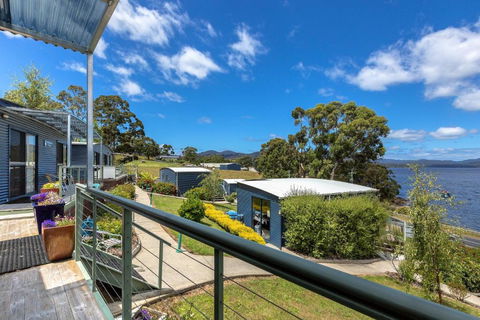 Port Huon Cottages - Mackay Tourism 1