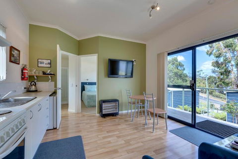 Port Huon Cottages - Mackay Tourism 2