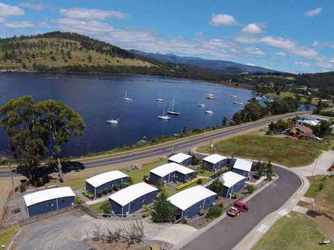 Port Huon Cottages - Mackay Tourism 0
