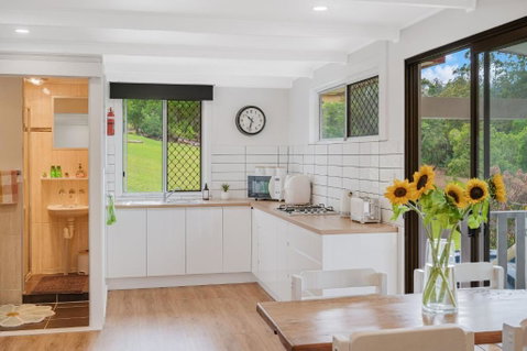 Pet Friendly Cozy Cabin - Mackay Tourism 3