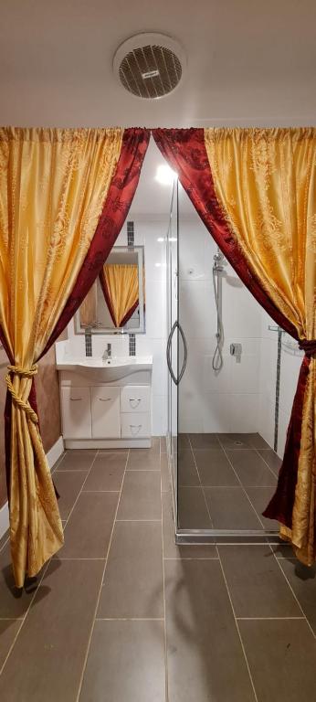 Quiet 2 Bedroom Farm House - Mackay Tourism 1