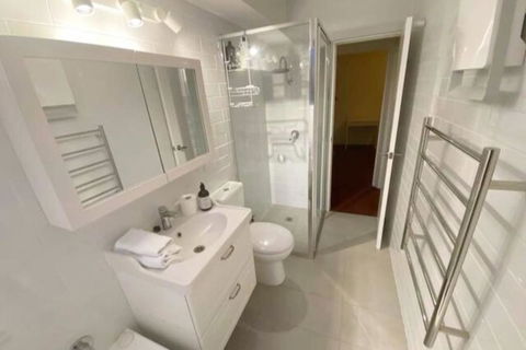 Quiet 2BR Apartment With Garden Views In Griffith - Mackay Tourism 3