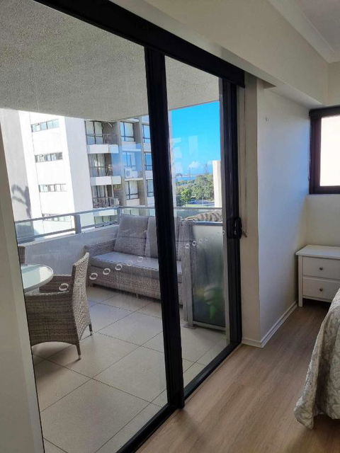 Private Bedroom And Bathroom In A Shared Apartment - Mackay Tourism 0