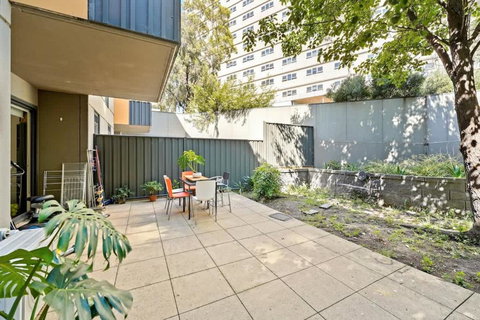 Prime Kensington 2BR Apt With A Massive Backyard - Mackay Tourism 2