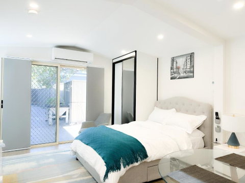 Private, Local Living Studio In Mascot, Airport - Mackay Tourism 0