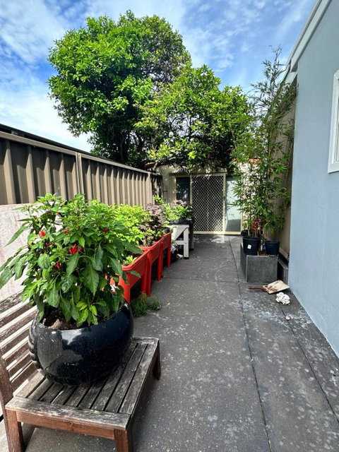 Private, Local Living Studio In Mascot, Airport - Mackay Tourism 2