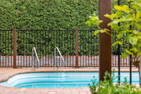 Private Pool Retreat In Watson - Mackay Tourism 0