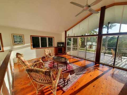 Private Rainforest Ridge Retreat - Mackay Tourism 0