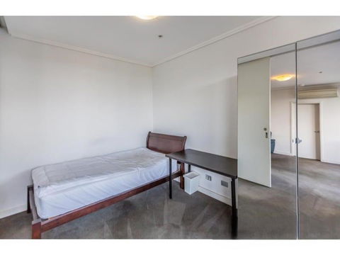 Private Room With Shared Washroom Only In 3bhk Apartment - Mackay Tourism 1