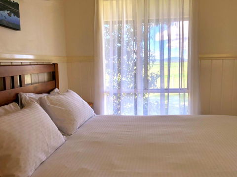 Promhills Cabins - Mackay Tourism 0