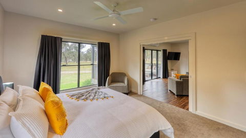 Quaffers On Storm King - Mackay Tourism 1