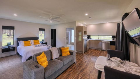 Quaffers On Storm King - Mackay Tourism 3