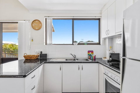 Quaint 2-Bed Beach Abode With Ocean Views - Mackay Tourism 2