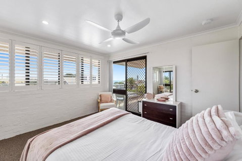 Quaint 2-Bed Beach Abode With Ocean Views - Mackay Tourism 3
