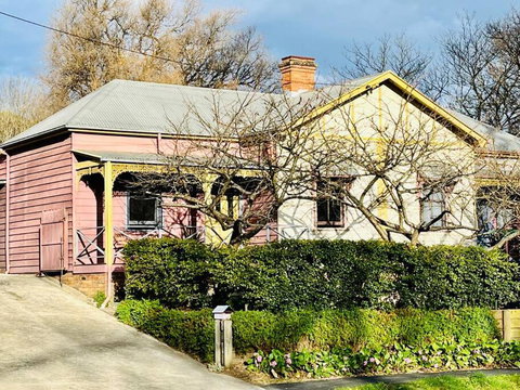 Quarryman Cottage @ 102 - Mackay Tourism 0